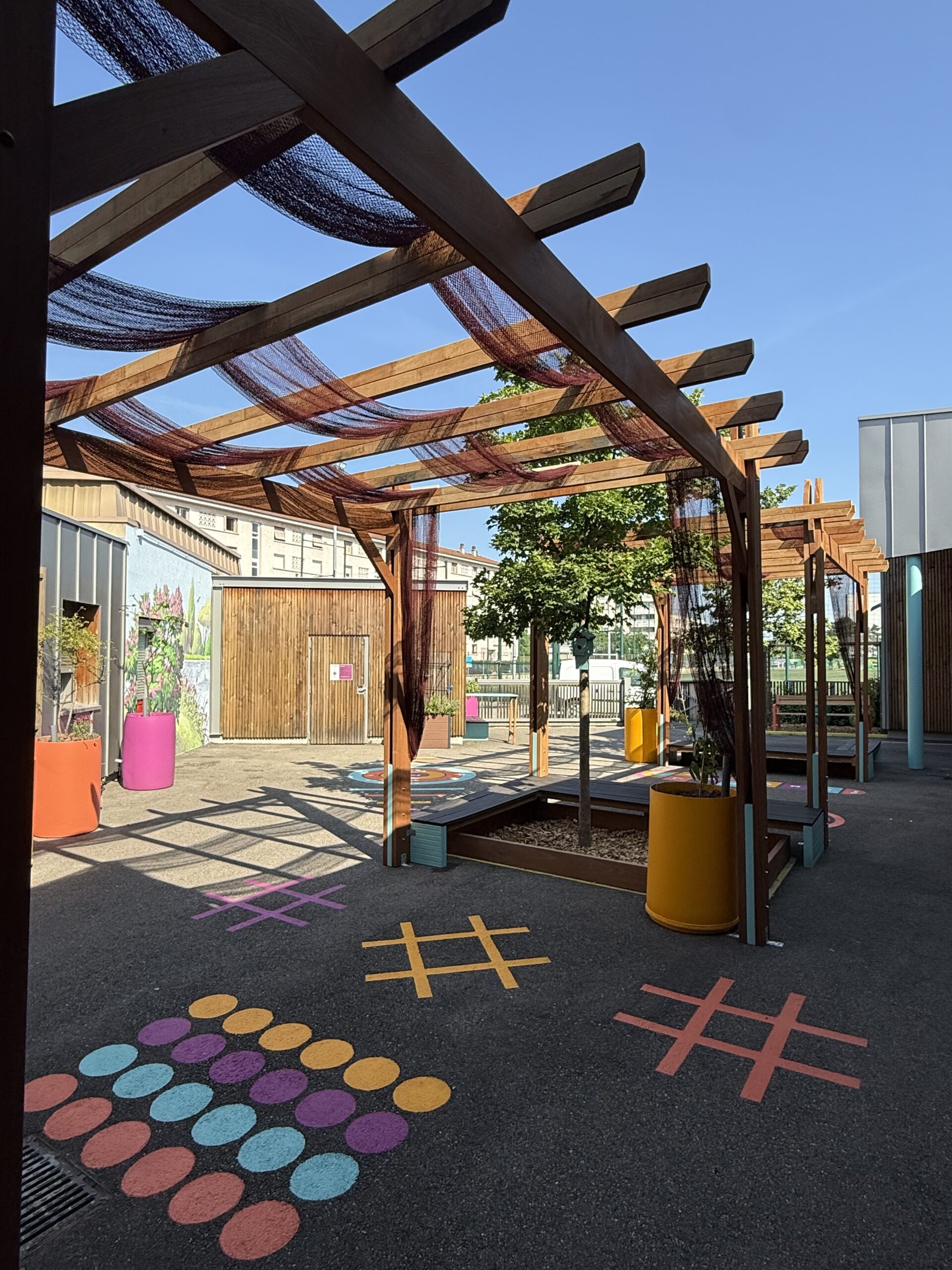 Pergola végétalisée filets de peche recyclés