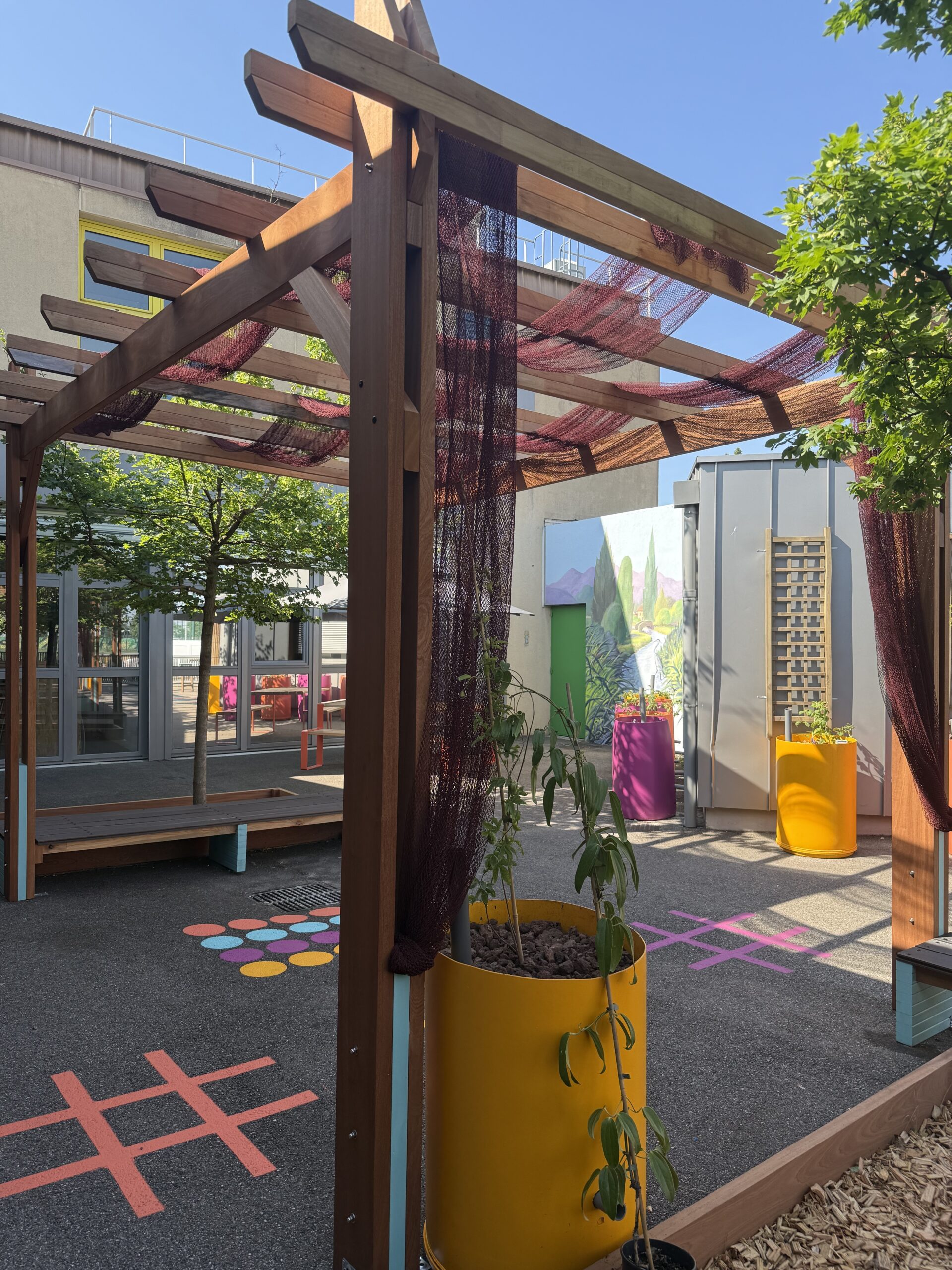 Pergola végétalisée filets de peche recyclés